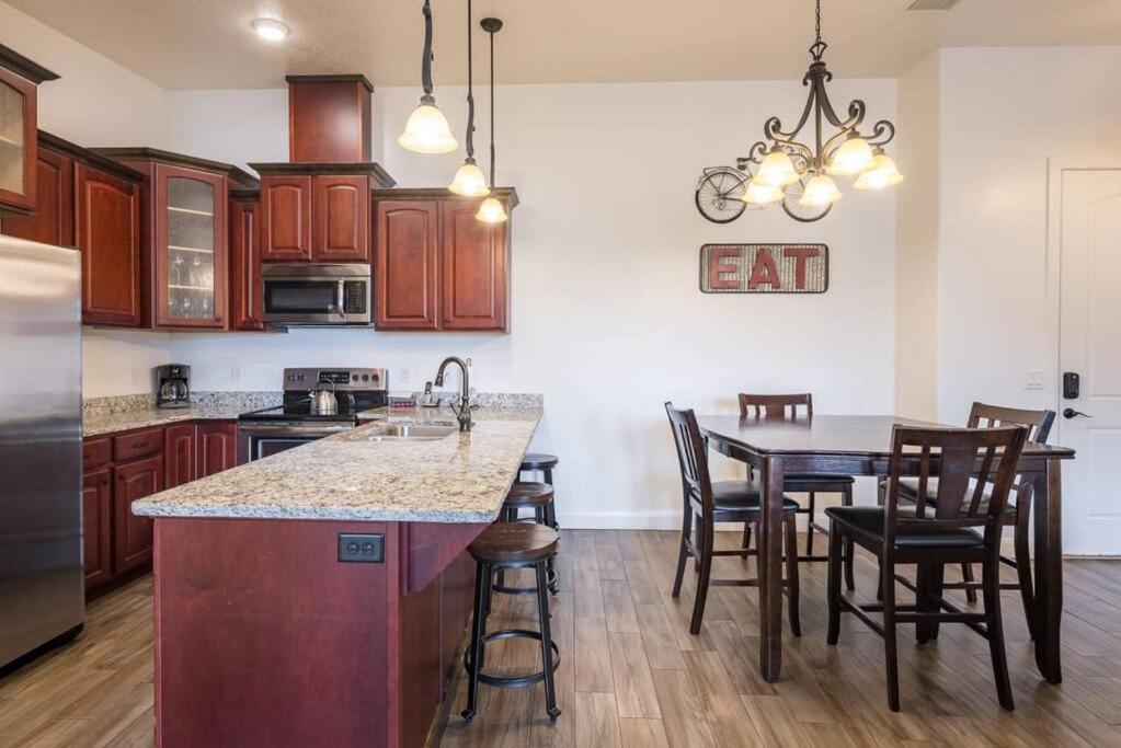 Luxury Downtown Rental - La Dolce Vita Villa #4 Moab Exterior photo